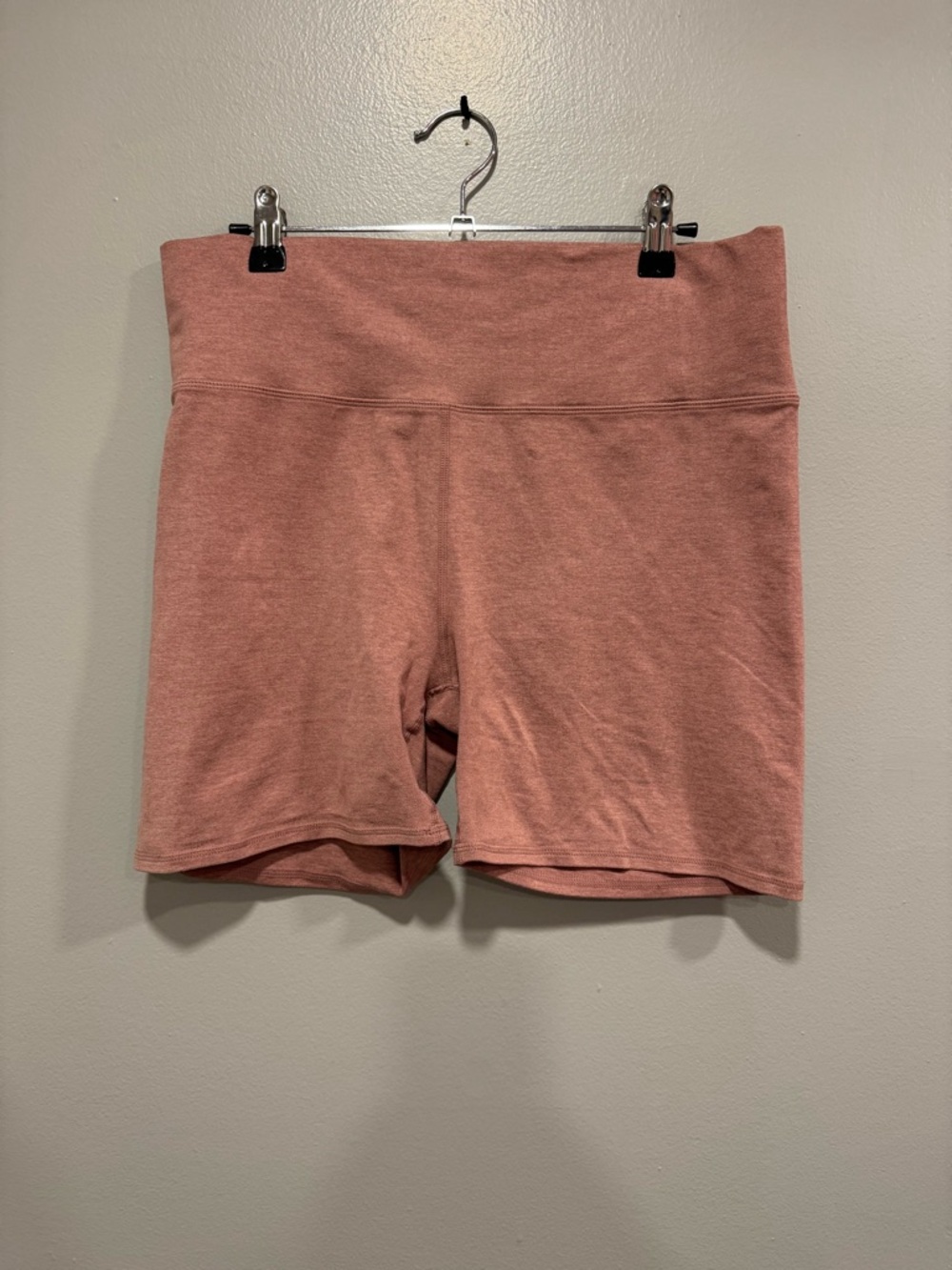 Vuori Bike Short in Pink Size Large